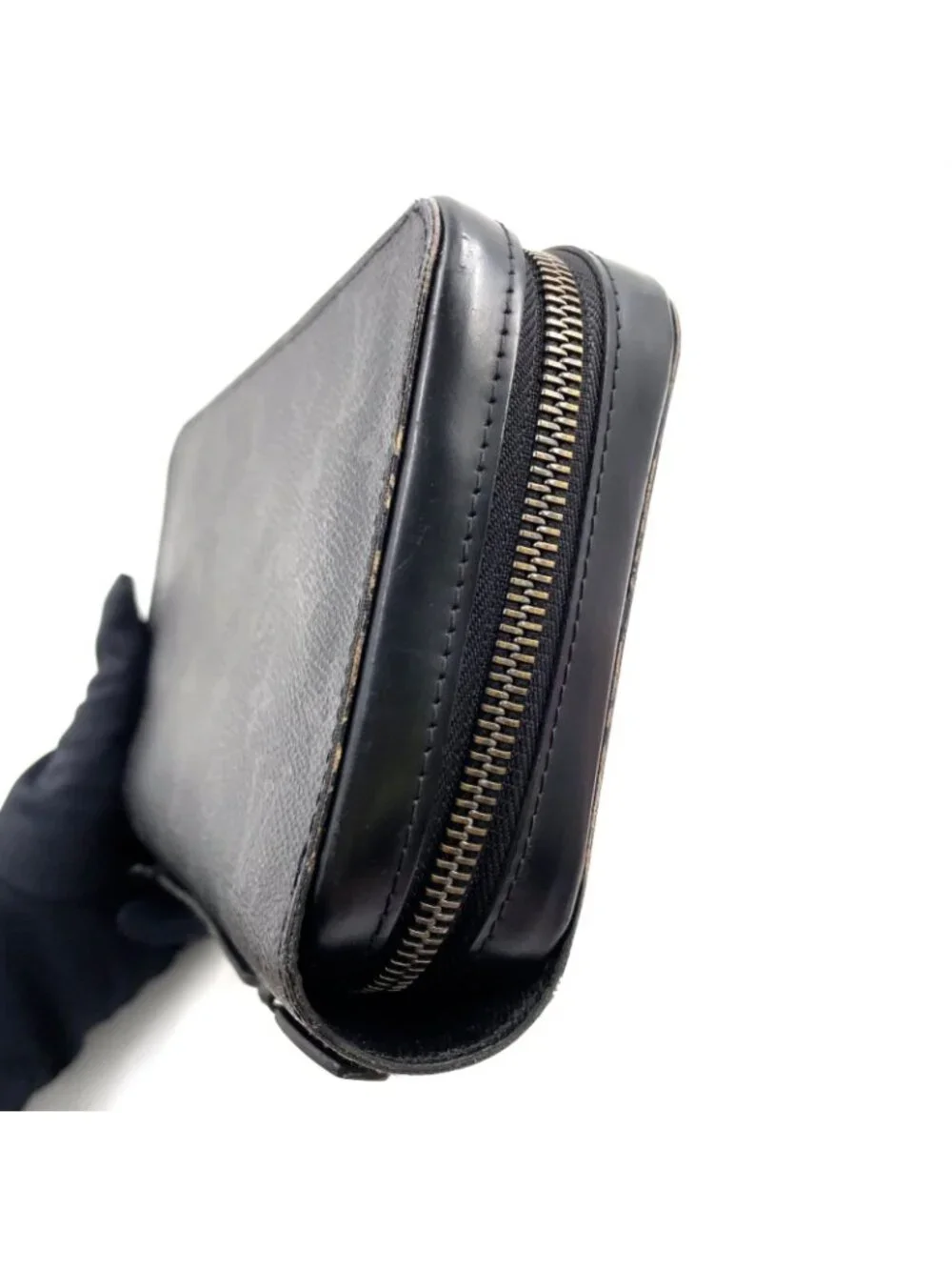 Louis Vuitton Zippy XL Monogram Eclipse Leather Black Round Wallet Gold